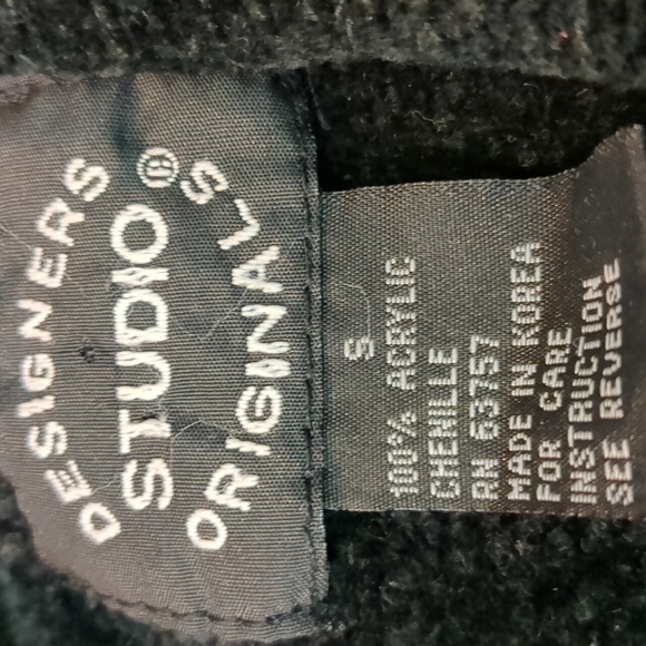 4 items one Price ( 3 Tops & 1 Sweater) - Picture 10 of 12